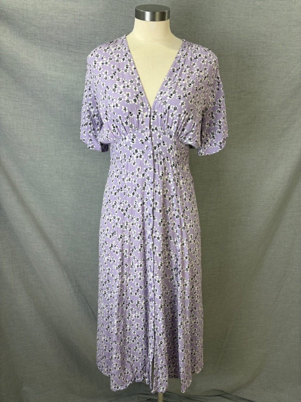 Rue Stiic Lavender Floral Flutter Sleeve Deep V Button Midi Dress Size 8